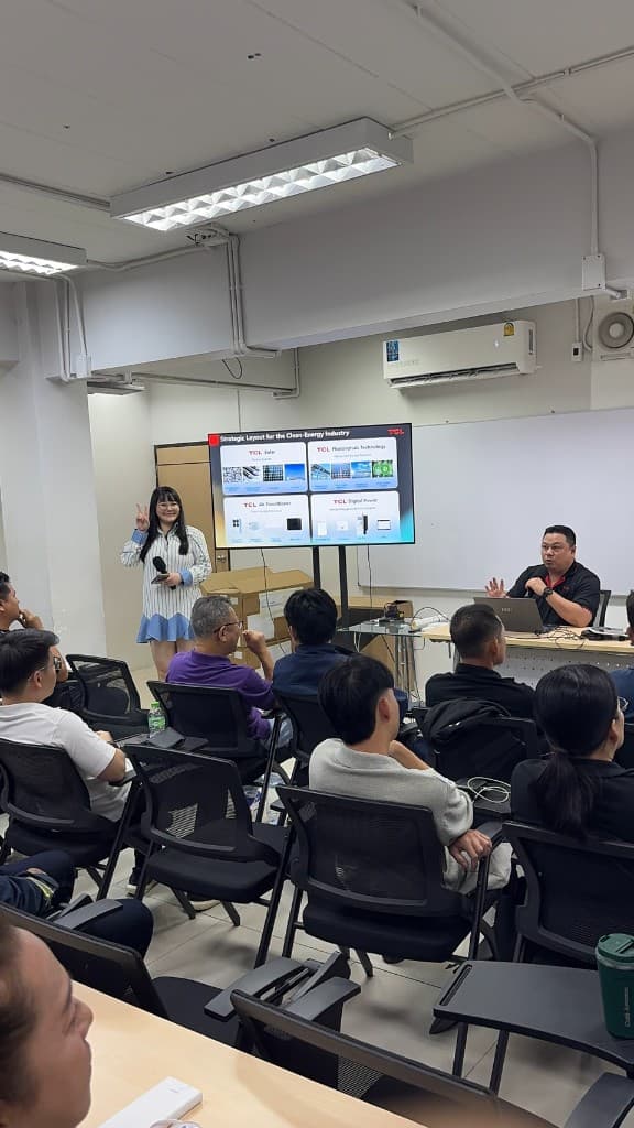 วิทยากร TCL บรรยายเรื่องพลังงานสะอาดให้ผู้เข้าอบรม